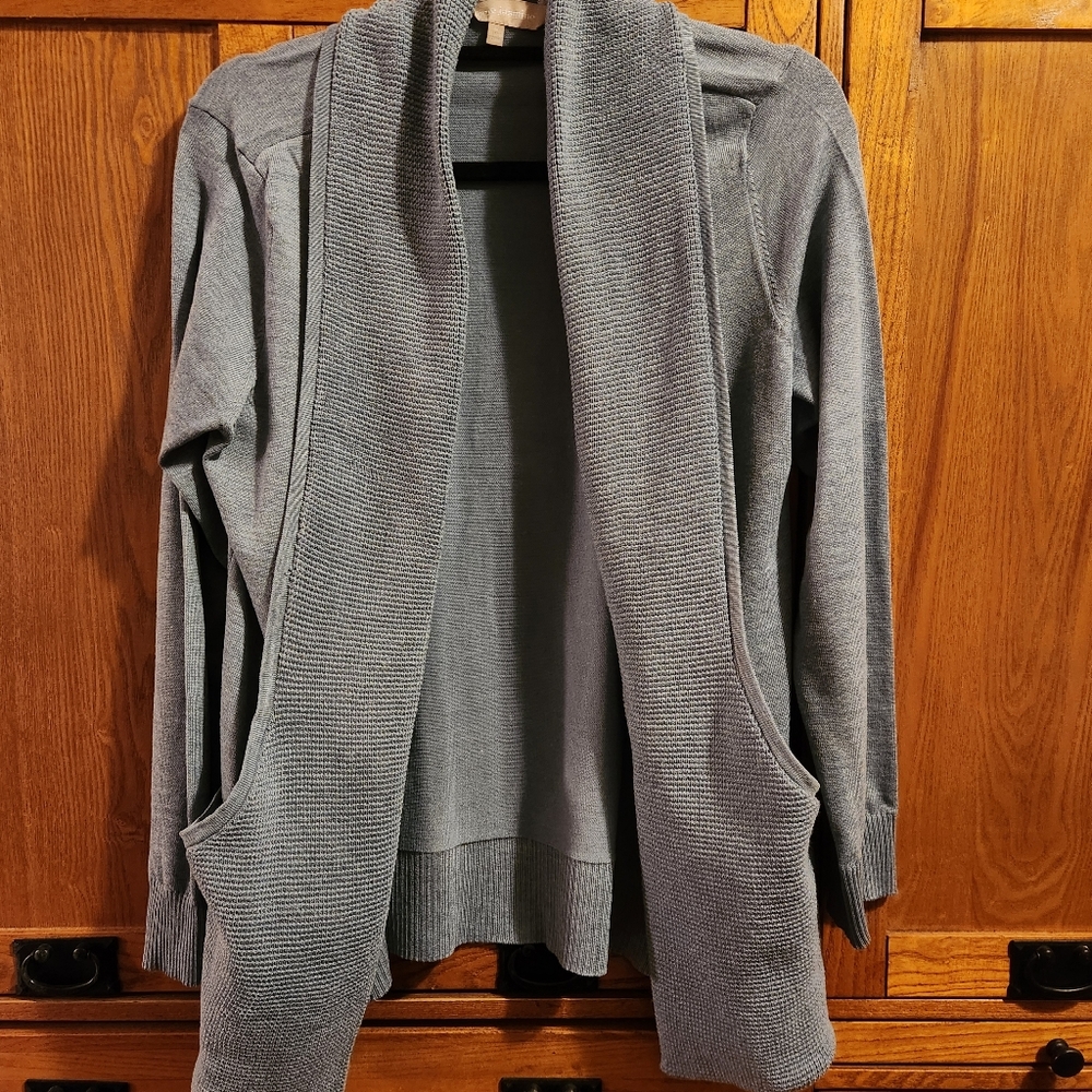 Chloe & Jasmine Gray Women's Sweater woman's size medium EUC